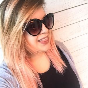 Meet your Posher, Danylle